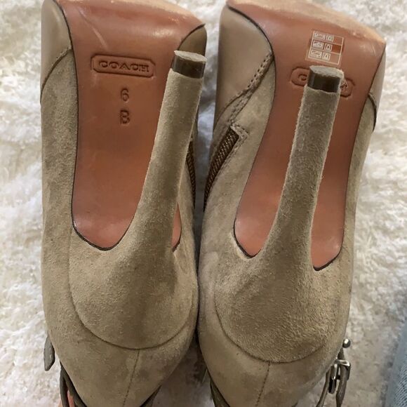 Coach tan booties size 6 - Picture 7 of 10